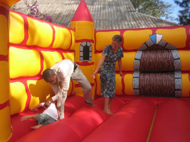 Frieda, Daniel and Iain (Photo Courtesy David Clamp)