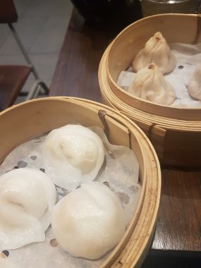 Spicy pork xiao-long-bao/Steamed dumplings with chicken & sweetcorn