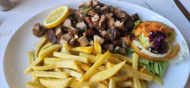 Pork ("Assadura à Monchique") and Chips