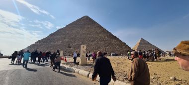 Climbing up to the Giza Plateau