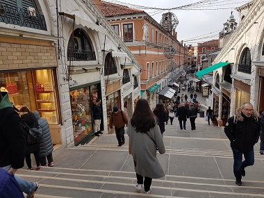 Shopping on the Rialto Bridge