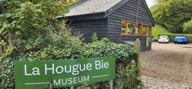 Welcome to La Houge Bie Welcome to La Houge Bie