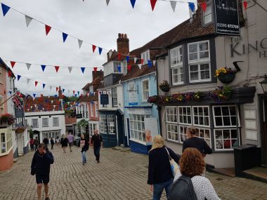 Cobbles at bottom of High