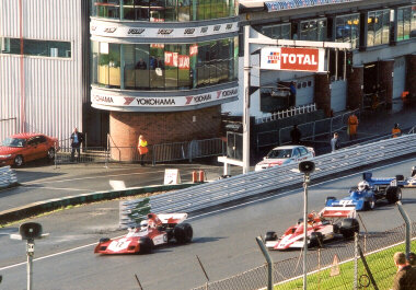 Brands Hatch - Start/Finish Line (courtesy [[mailto:ray.ko@mailcity.com|Raymond Ko]])