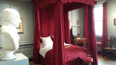 Handel Bedroom