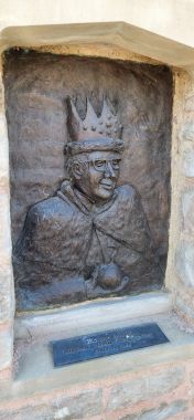 Monument to the King
